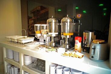 هتل Royal Madero Inn