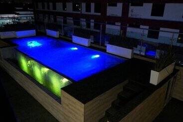 هتل Royal Madero Inn