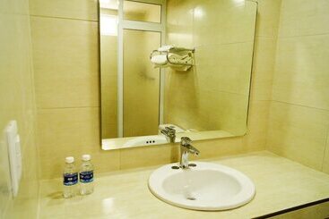 هتل Royal Madero Inn