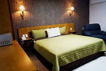 هتل Royal Madero Inn