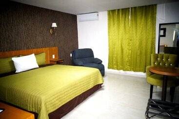 هتل Royal Madero Inn