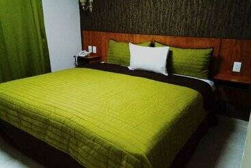 هتل Royal Madero Inn