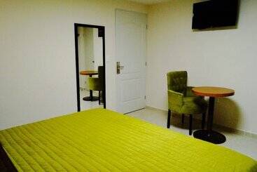 هتل Royal Madero Inn