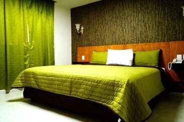هتل Royal Madero Inn