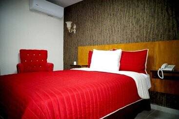 هتل Royal Madero Inn