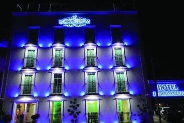 هتل Royal Madero Inn