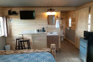 مُتل Glacier Acres Guest Ranch