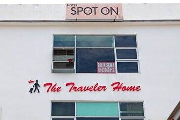 هتل Spot On 89805 The Traveler Home