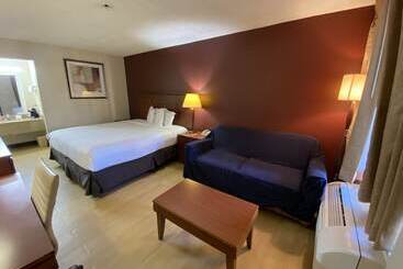 Отель Days Inn & Suites By Wyndham Bossier City