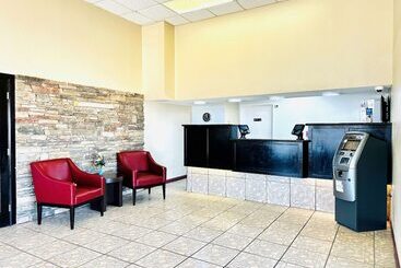 Отель Days Inn & Suites By Wyndham Bossier City