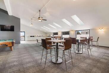هتل Econo Lodge Williston
