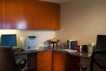 هتل Hilton San Francisco Airport Bayfront