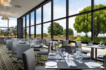 هتل Hilton San Francisco Airport Bayfront
