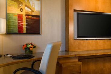 هتل Hilton San Francisco Airport Bayfront
