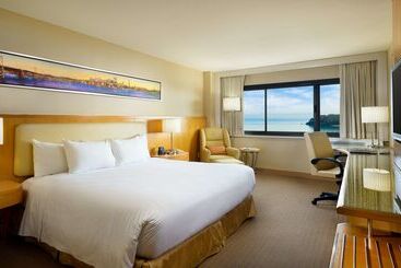 هتل Hilton San Francisco Airport Bayfront