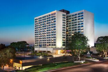 هتل Hilton San Francisco Airport Bayfront