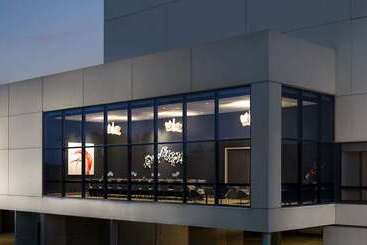 هتل Hilton San Francisco Airport Bayfront
