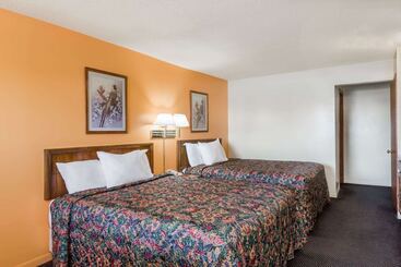 هتل Knights Inn   Chanute
