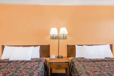هتل Knights Inn   Chanute
