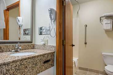 هتل Quality Inn Bloomington Near University