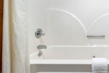 هتل Quality Inn Bloomington Near University