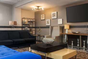 هتل Ramada By Wyndham Sarasota Waterfront