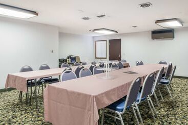 هتل Red Lion Inn & Suites Vancouver