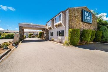 هتل Red Lion Inn & Suites Vancouver
