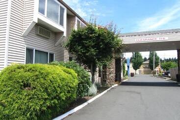 هتل Red Lion Inn & Suites Vancouver