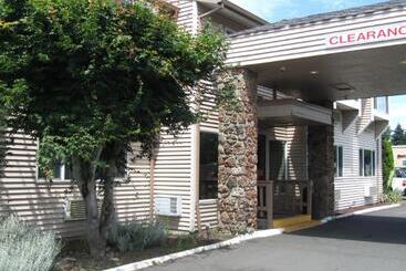 هتل Red Lion Inn & Suites Vancouver