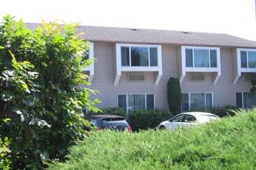 هتل Red Lion Inn & Suites Vancouver