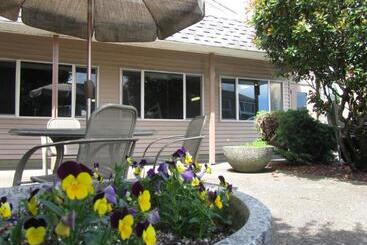 هتل Red Lion Inn & Suites Vancouver