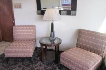 هتل Red Lion Inn & Suites Vancouver