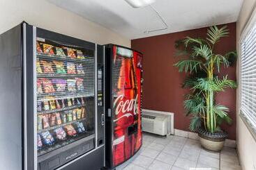 هتل Red Roof Inn Bowling Green