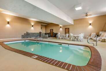 هتل Rodeway Inn Rapid City