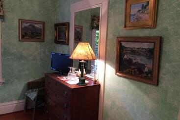 هتل Secret Garden Inn & Cottages