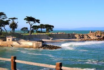 هتل Seven Gables Inn On Monterey Bay, A Kirkwood Collection