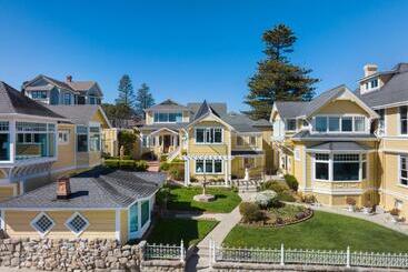 هتل Seven Gables Inn On Monterey Bay, A Kirkwood Collection