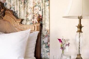 هتل Seven Gables Inn On Monterey Bay, A Kirkwood Collection