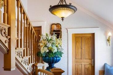 هتل Seven Gables Inn On Monterey Bay, A Kirkwood Collection