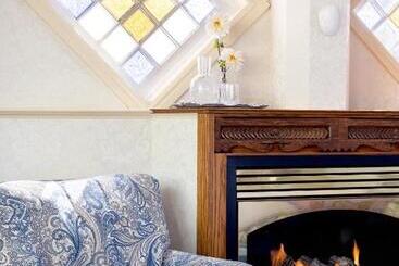 هتل Seven Gables Inn On Monterey Bay, A Kirkwood Collection