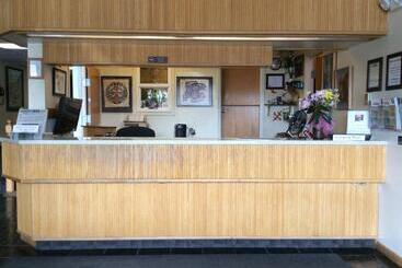 هتل Shelikof Lodge