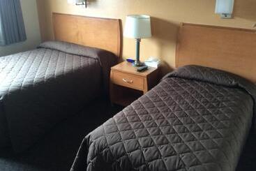 هتل Shelikof Lodge