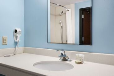 هتل Super 8 By Wyndham Pennsville/wilmington