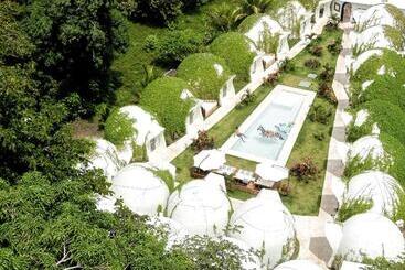 هتل Igloo Beach Lodge