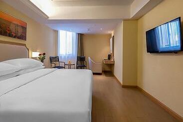 Vienna Hotel 3 Best Wuwei City South