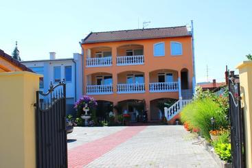 بنسيون Studio Florida