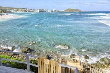 Beach House Younes By Island Properties Online