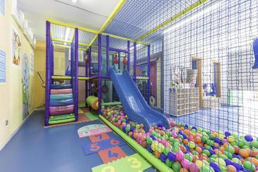 هتل Blau Punta Reina Junior Suites