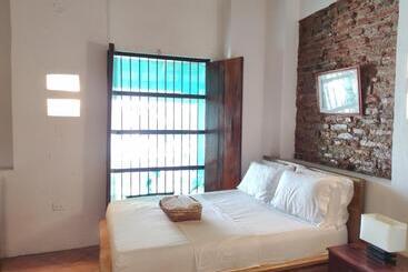 هتل Nieto Mompox, Ubicado En El Corazón Del Centro Histórico, Frente Al Rio Magdalena En Zona De Malecón